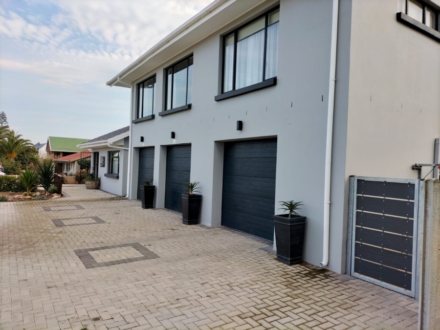 5 Bedroom Property for Sale in Fraaiuitsig Western Cape